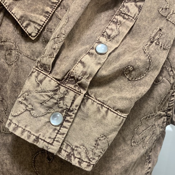 Vintage top 100% cotton women’s size medium western/ boho long sleeve button up - Picture 6 of 16